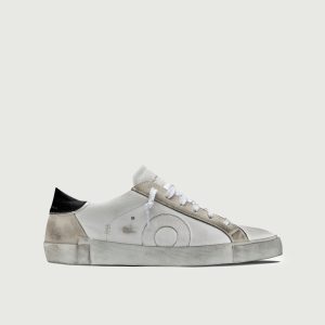 Demi | White